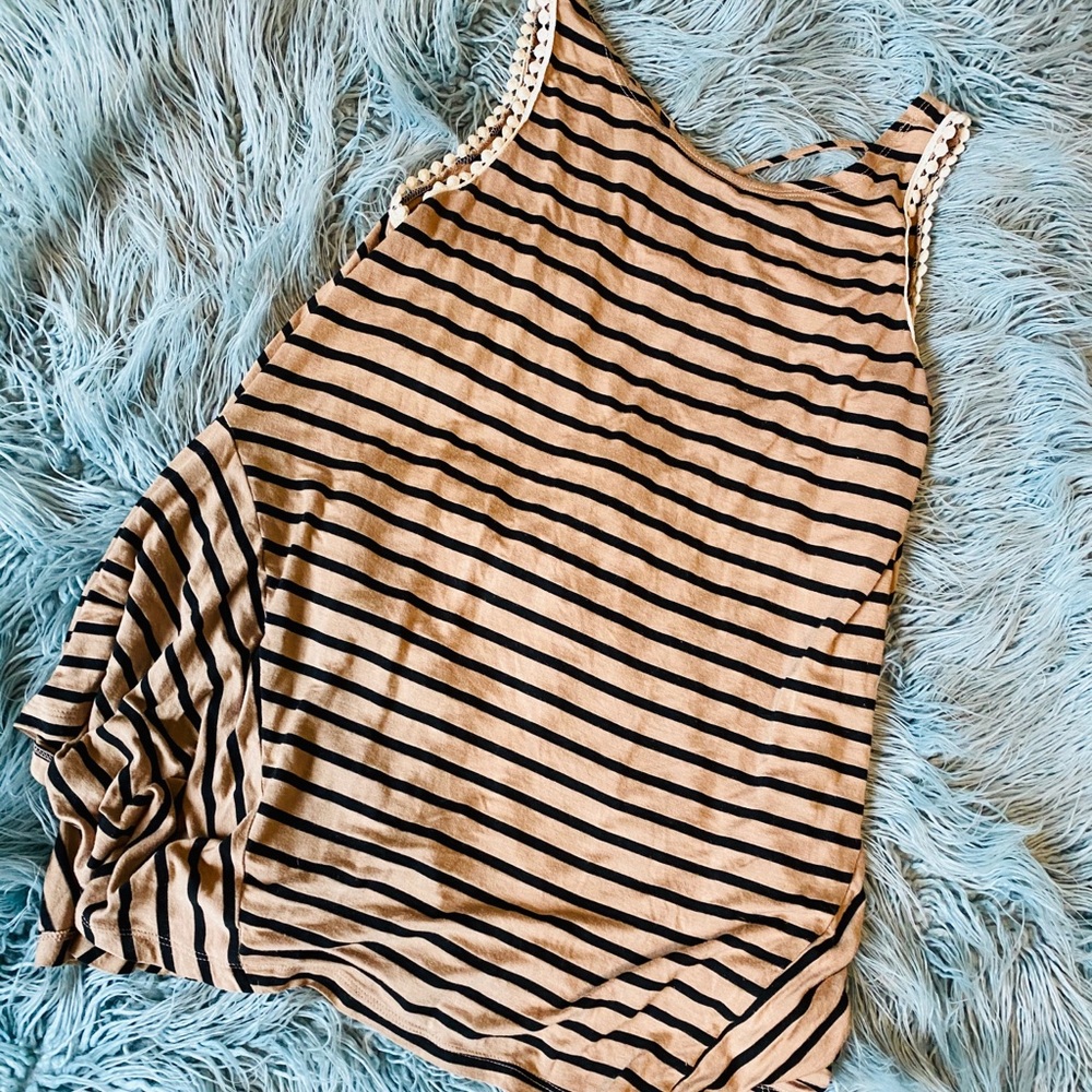 Striped tank top with staggered hem. Altard state